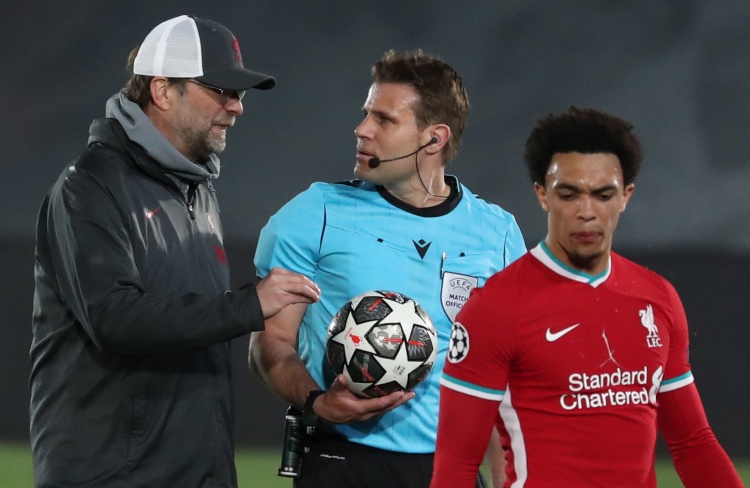 曼联迎战西汉姆联：德利赫特缺阵，阿莫林调整阵容