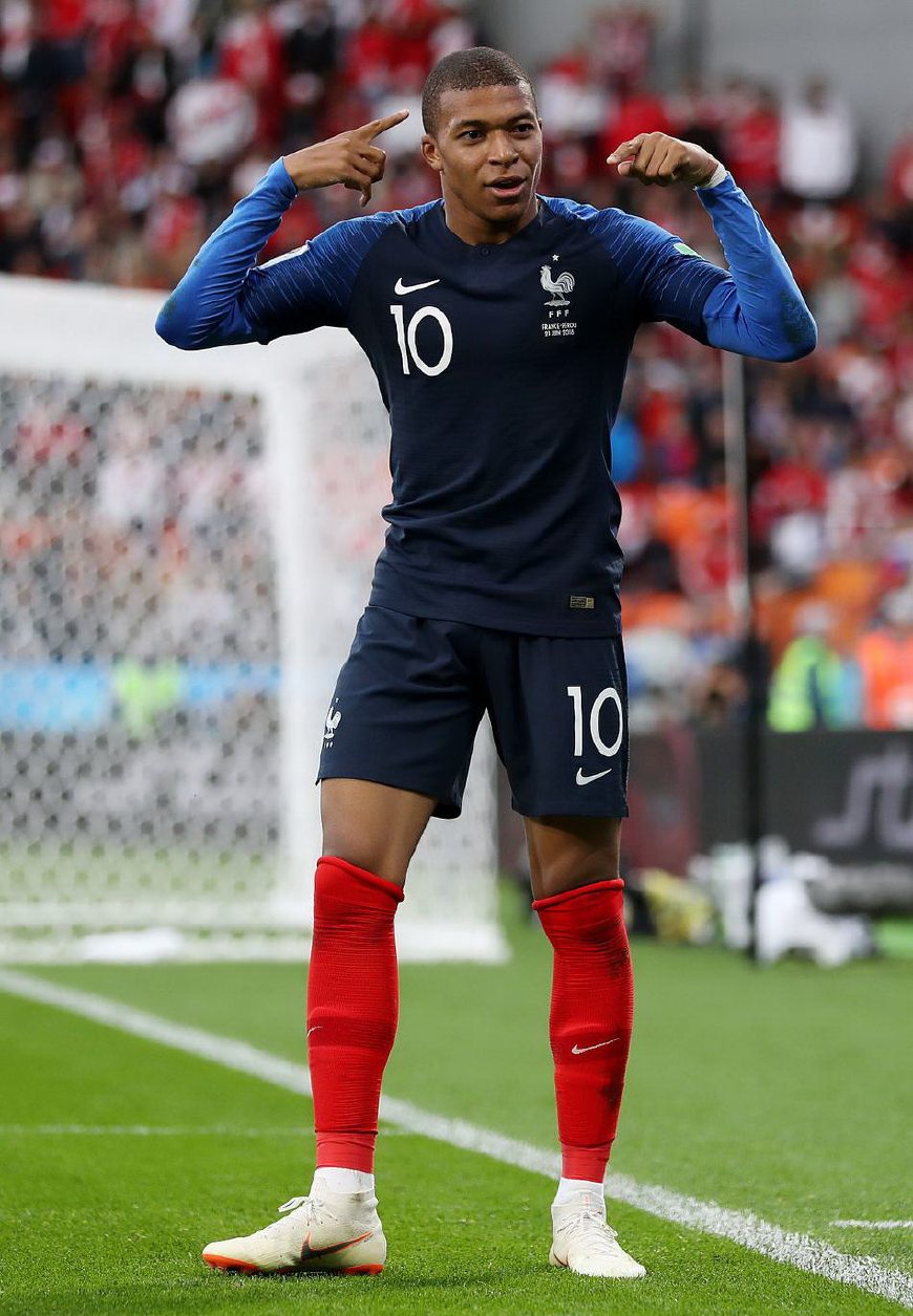 科曼称赞阿尔克马尔19岁中场斯密特：他身上的特质像佩德里