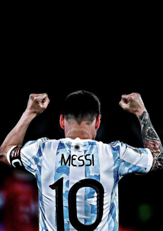 前锋关键时刻进球锁定胜利