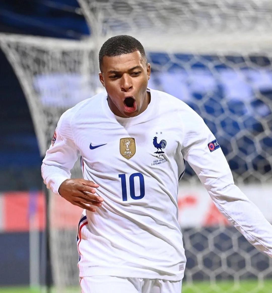 曼城德布劳内助攻斯特林得分