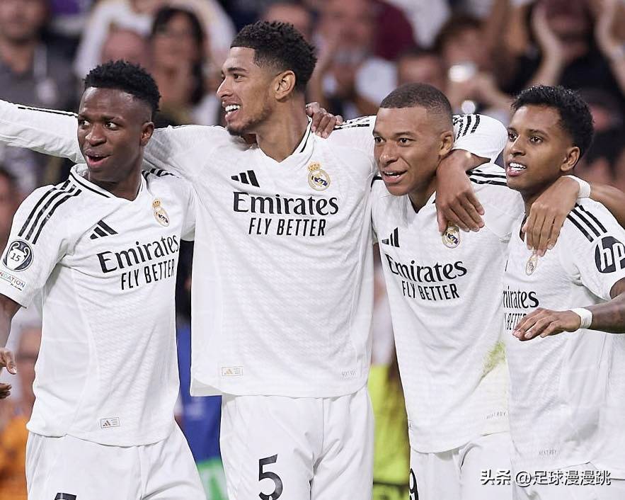 你是哪边的？本菲卡门将特鲁宾扑点后被队友阿劳若补射进球