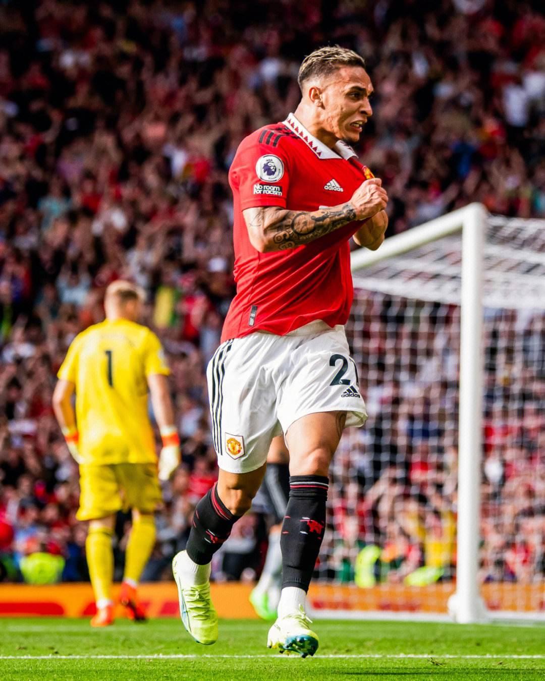 简直令人叹为观止，11年前的今天，拉姆塞打进了欧冠历史上最伟大的进球之一