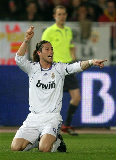 里夫斯：看到詹姆斯在场上全速奔跑，这会促使你跟上他的步伐