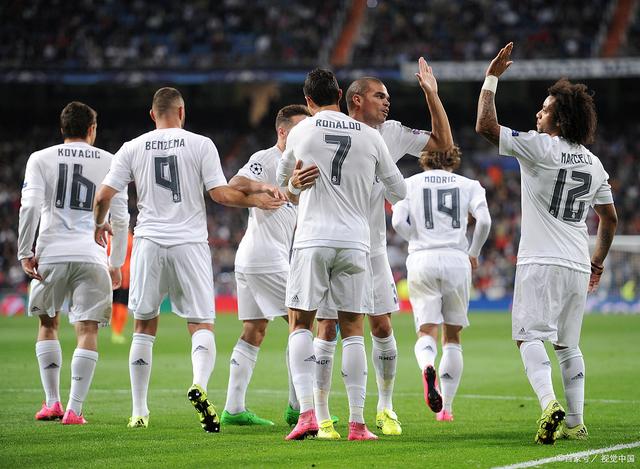 热闻｜B费一传两射造两大神迹！曼联客场4-1大胜狼队升至英超第六