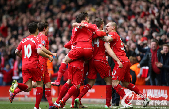 （粤港澳全运会）四川队选手王雅繁／蒋欣玗获网球女子双打冠军