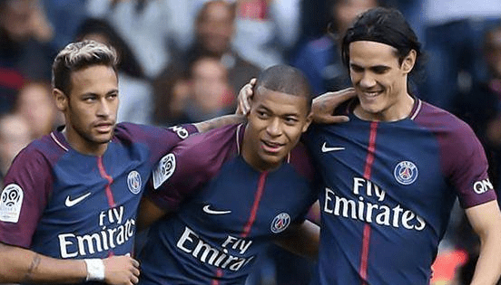 北京时间12月10日凌晨04：00，2025／26赛季欧冠联赛阶段第六轮的一场关键对决将在诺坎普球场上演。